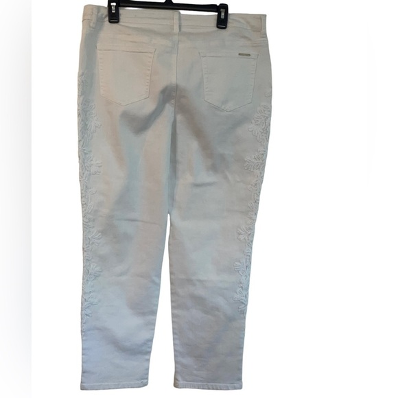 Chico’s Black Label white embroidered leg jeans. Size 2.5.(14) EUC never worn - Picture 2 of 6